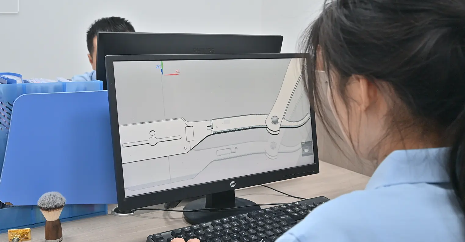 Kinghood engineer reviewing a razor structure in CAD