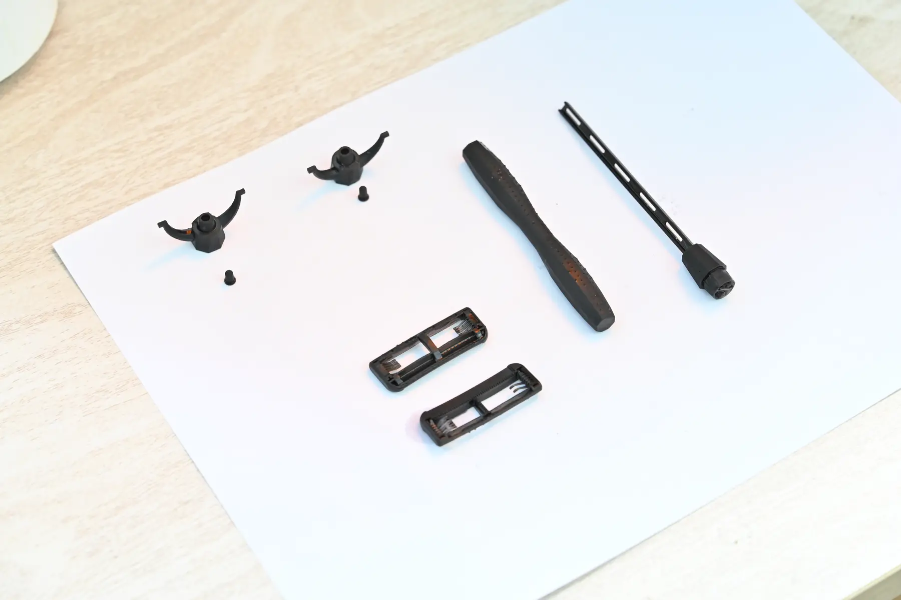 Razor components arranged for physical prototype review