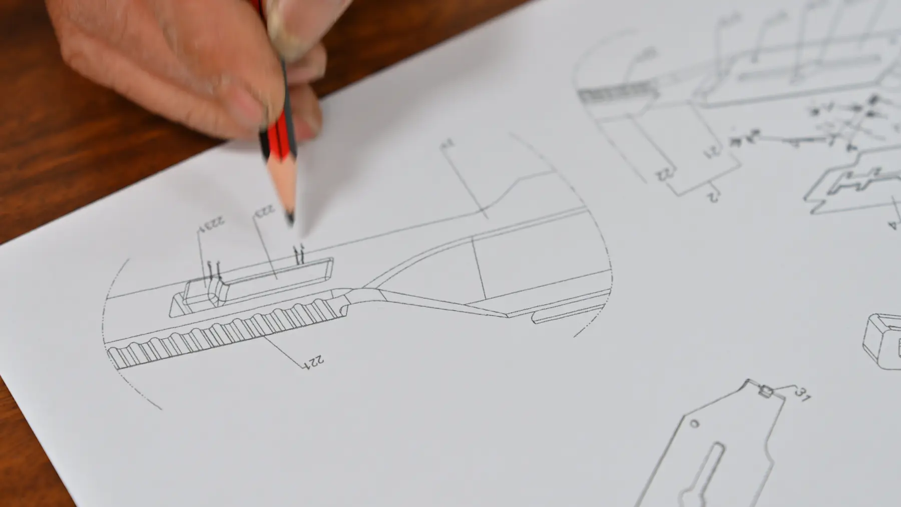 Boceto técnico de una maquinilla Kinghood