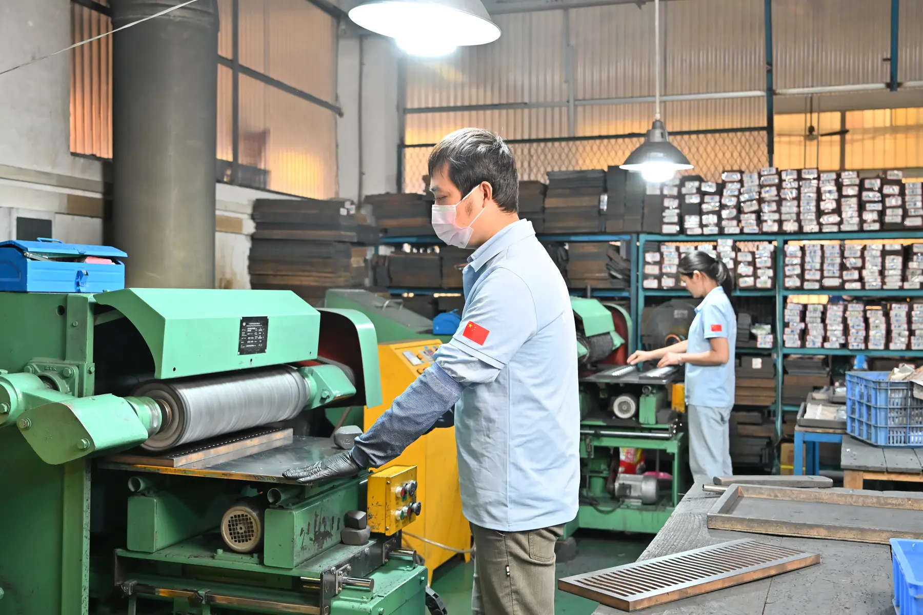 Kinghood worker polishing metal eyebrow razor components